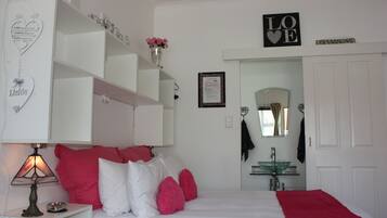 Overnight Units NO VIEW - Sleep 2 | Individuell dekoriert, individuell eingerichtet