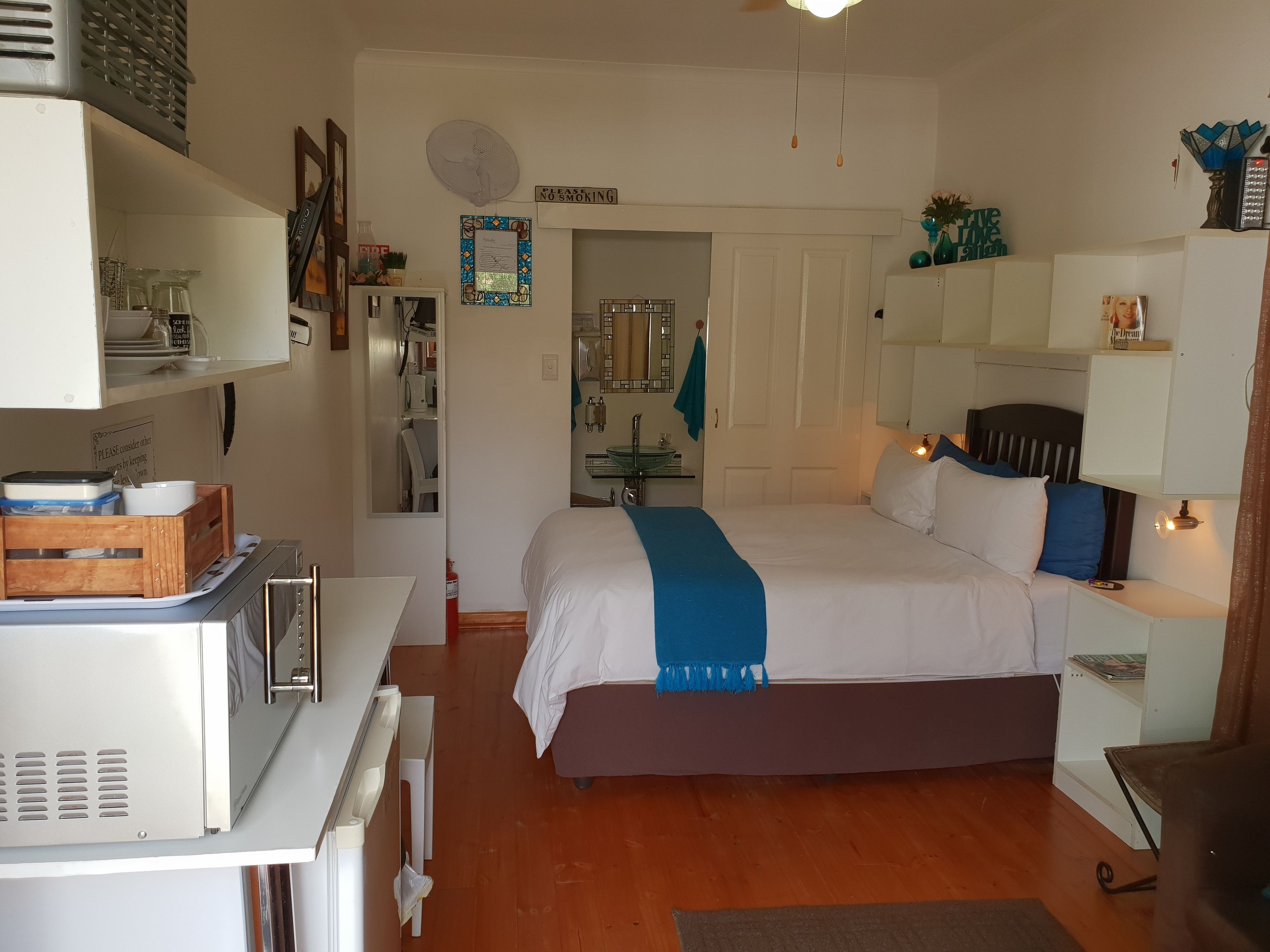 overnight units no view - sleep 2  | individually decorated, individually furnished, laptop workspace