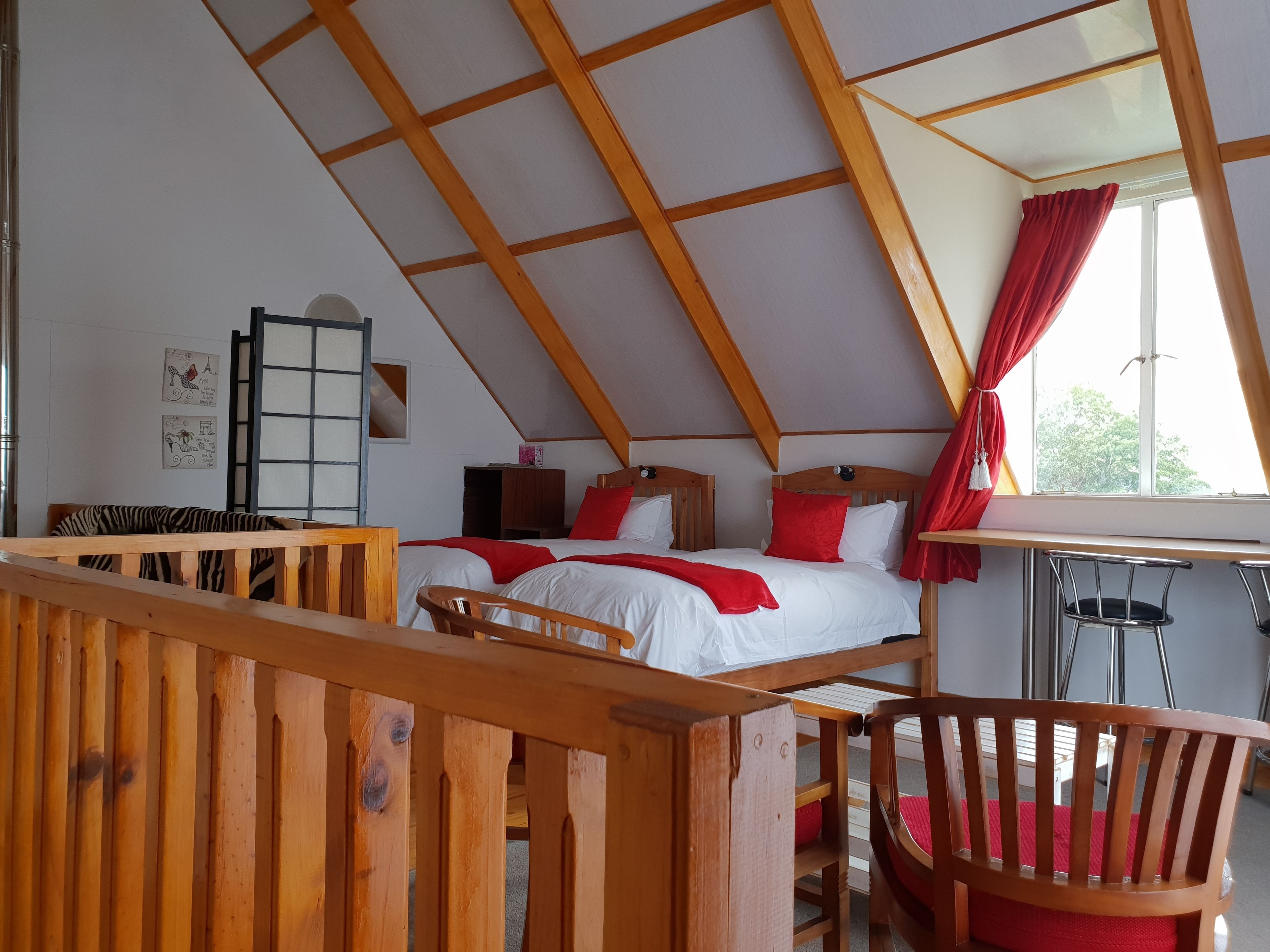 schemeselfcatering units - sleep 4  | individually decorated, individually furnished, laptop workspace