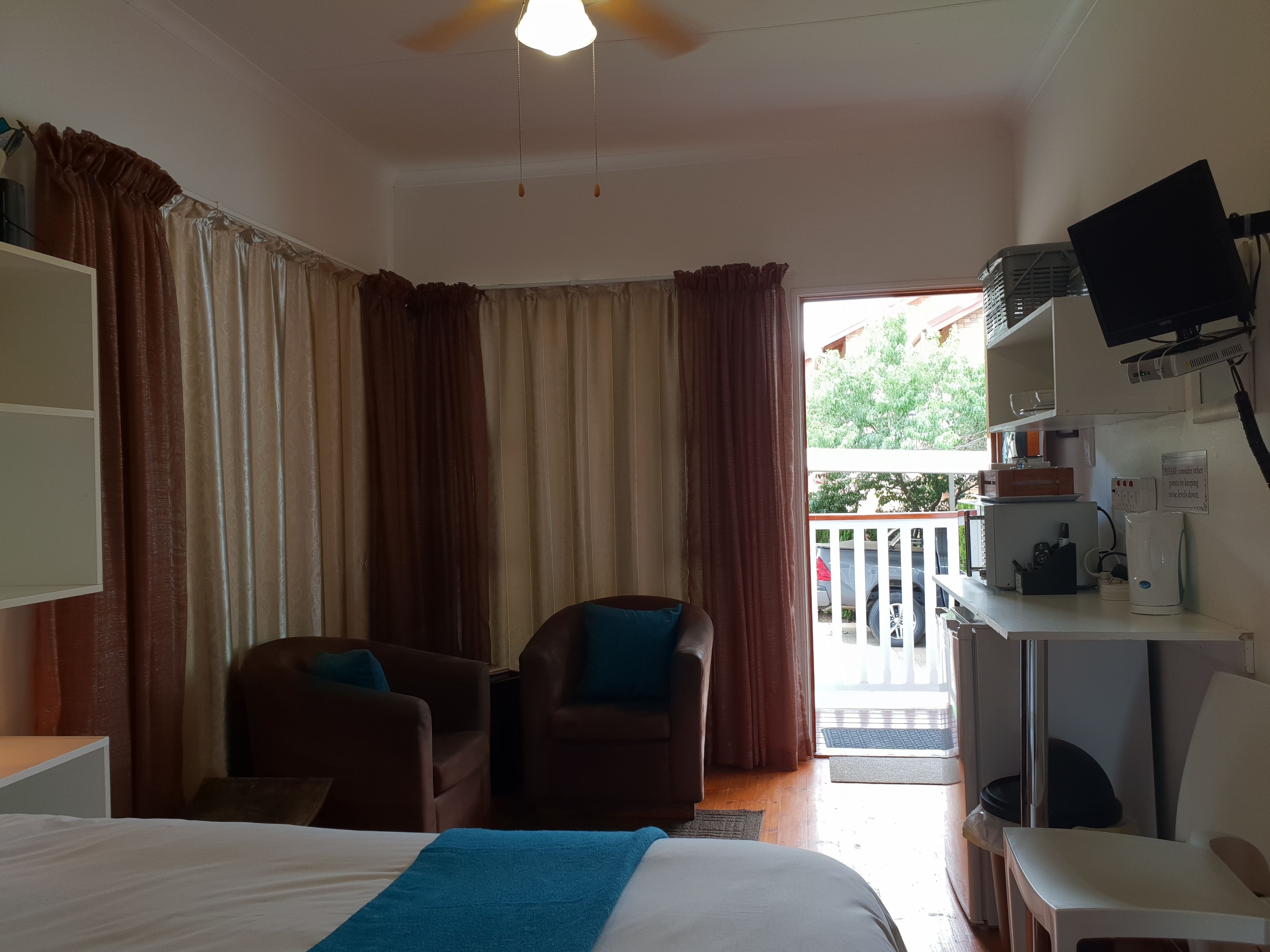 overnight units no view - sleep 2  | individually decorated, individually furnished, laptop workspace