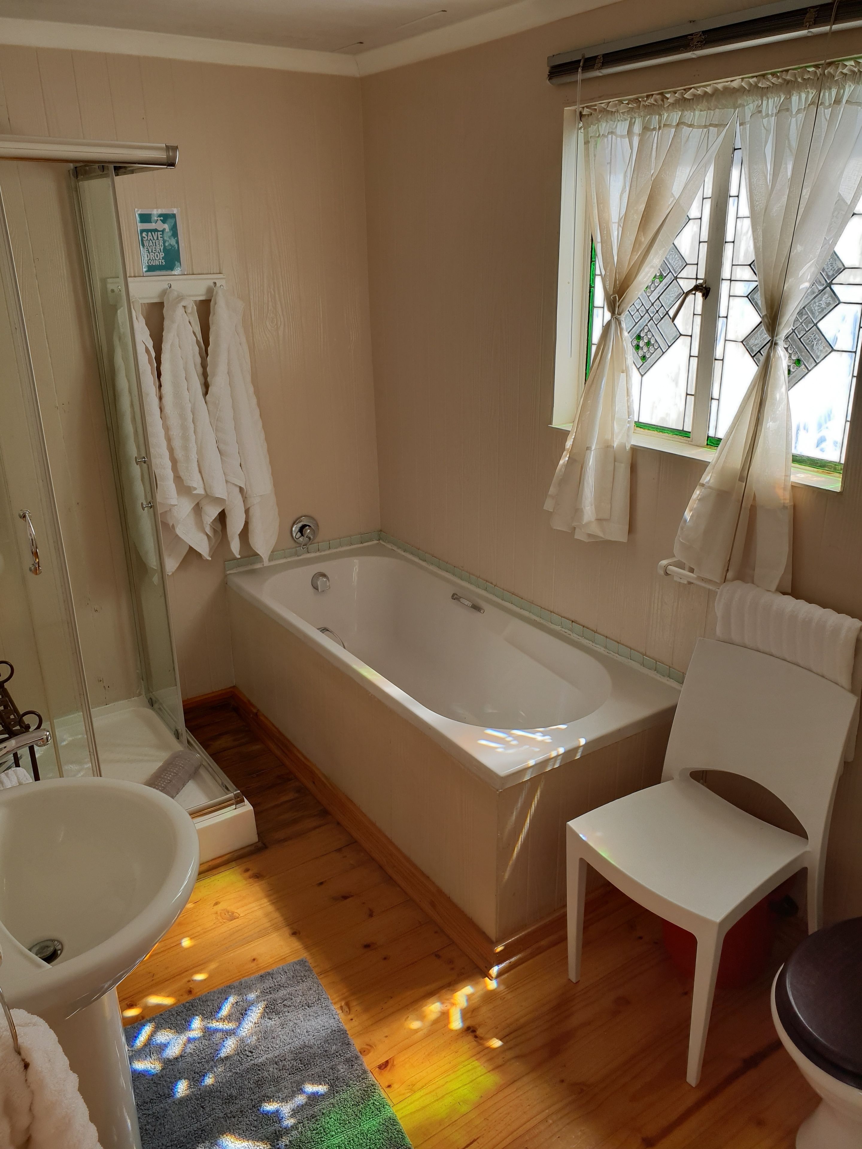 schemeselfcatering units - sleep 4  | bathroom | free toiletries, hair dryer, towels, soap