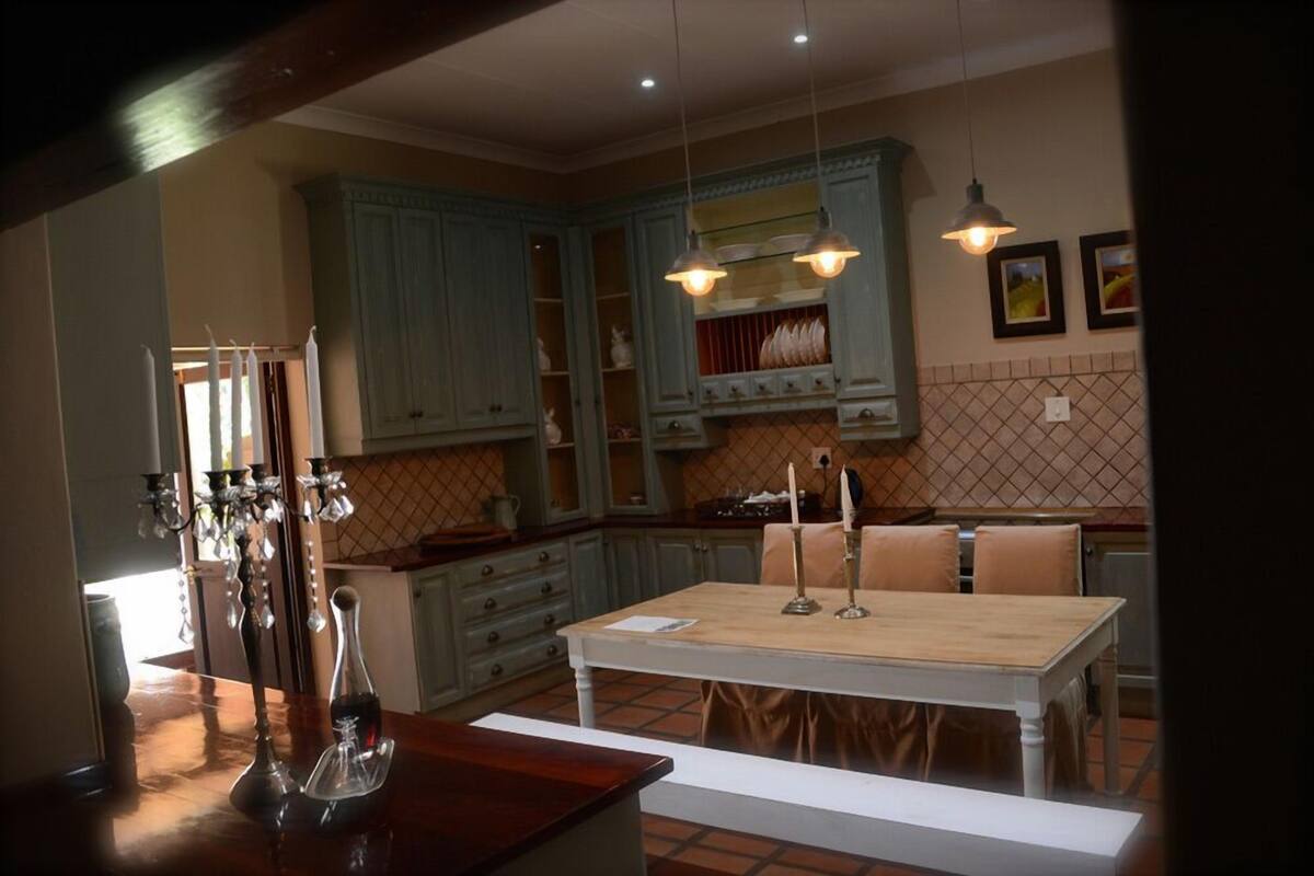 Apartamento família | Opções para refeição no quarto
