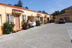 Free self parking - Budget Motel (Mountain View)