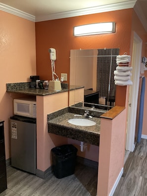 1 bedroom, desk, iron/ironing board, free WiFi
