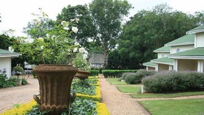 Property grounds - Valley Lodge (Hillcrest)