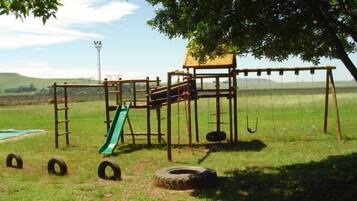 Área de juegos infantiles al aire libre