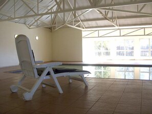 Indoor pool, outdoor pool - Ezulwini Berg Resort (Jagersrust)