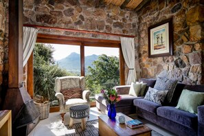 Perhemökki, 3 makuuhuonetta | Olohuone | Televisio, DVD-soitin