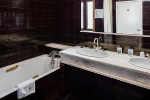 Bathroom - Lara Hotel (Valenca)