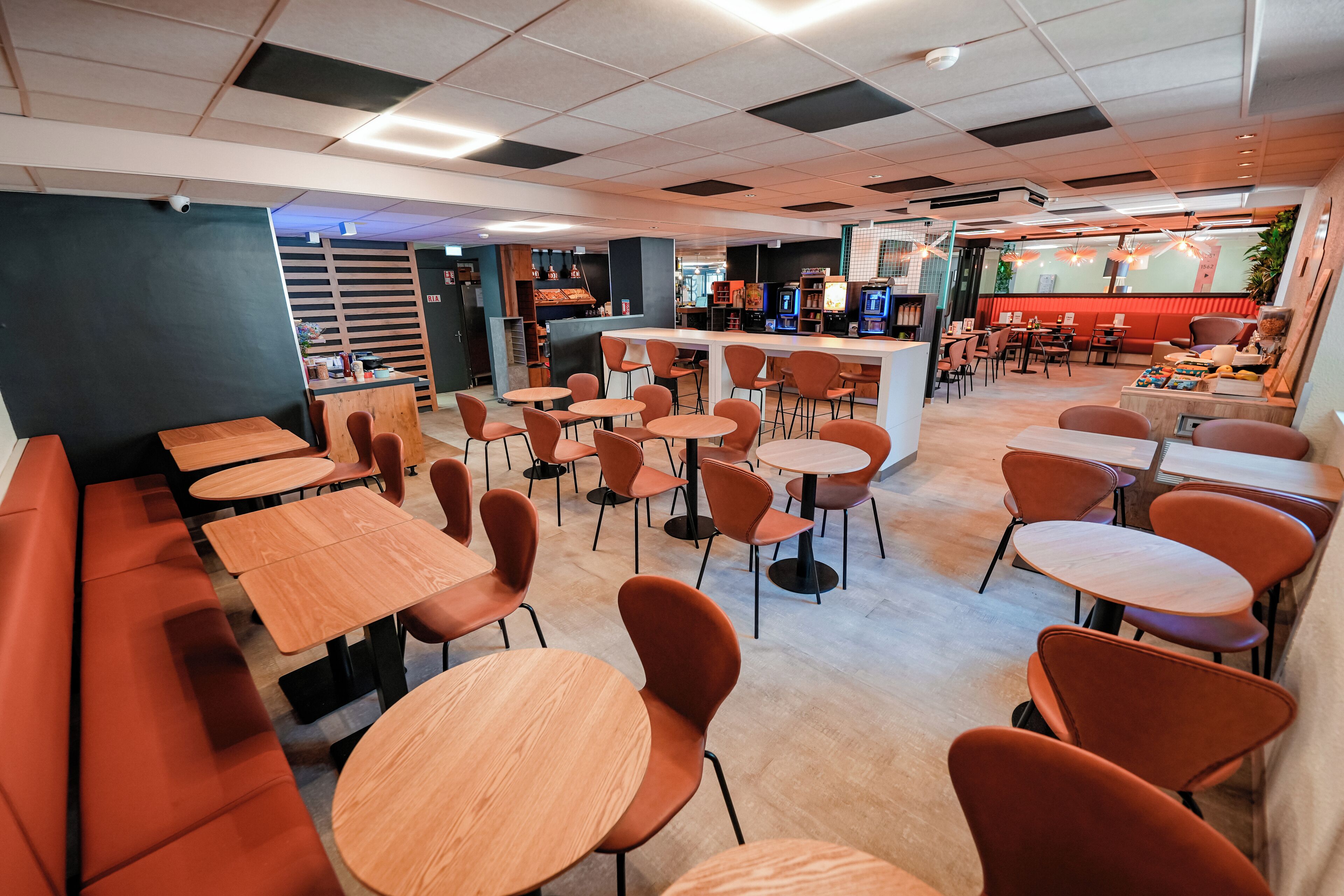 Daily buffet breakfast (EUR 9.90 per person)