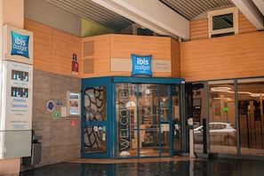 Vista frontal de la propiedad