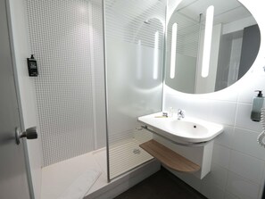 Bathroom - Ibis Budget Marseille Vieux Port (Marseille)