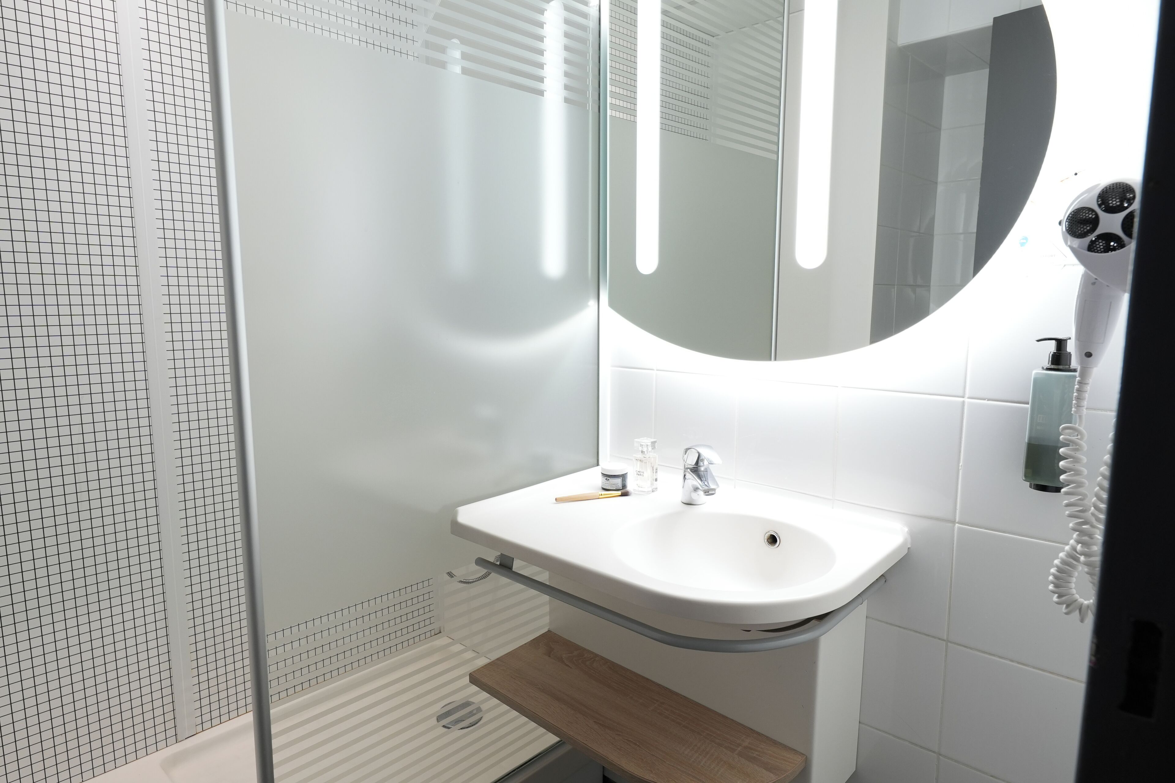 Double Room | Bathroom | Shower, eco-friendly toiletries, hair dryer, towels