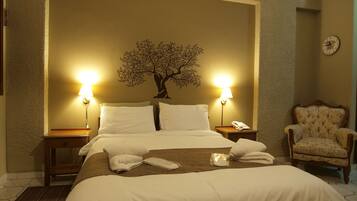 Superior Studio, Garden View | In-room safe, free WiFi