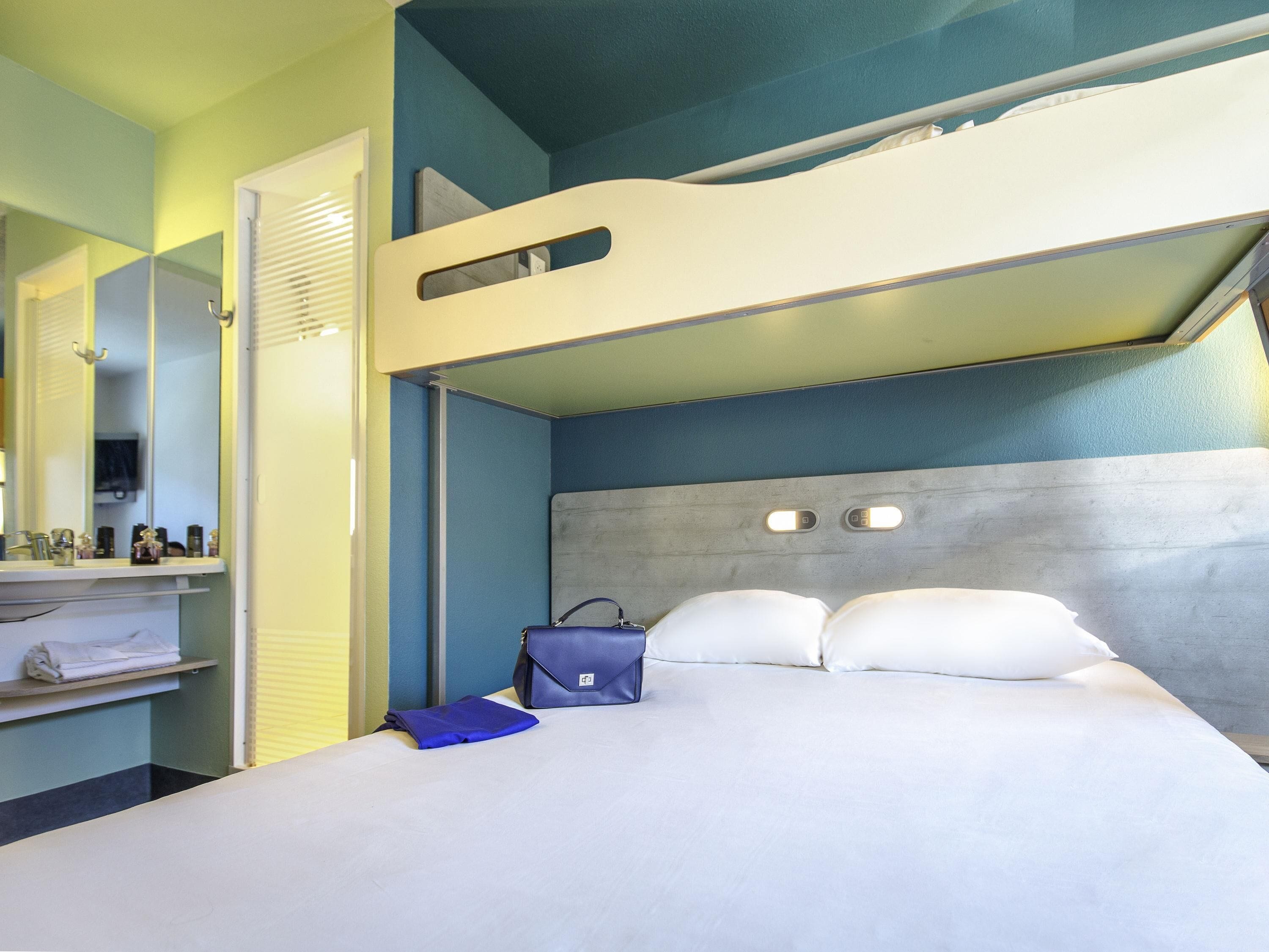 Triple Room, Multiple Beds | In-room safe, soundproofing, free cots/infant beds, free WiFi