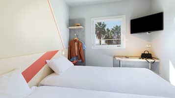 Quarto duplo, 2 camas de solteiro | Cofres nos quartos, quartos à prova de som, berços grátis