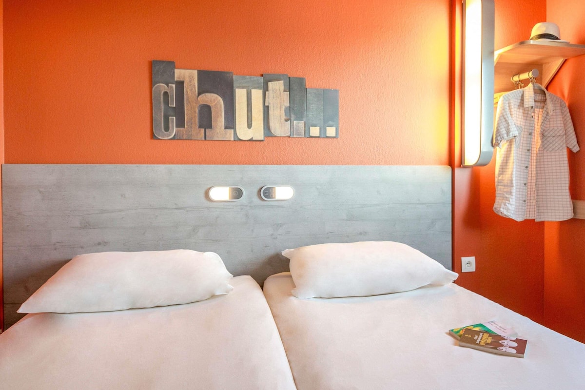 Caja de seguridad en la habitación y sistema de insonorización