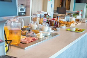 Frokostbuffé hver dag (EUR 8.9 per person)