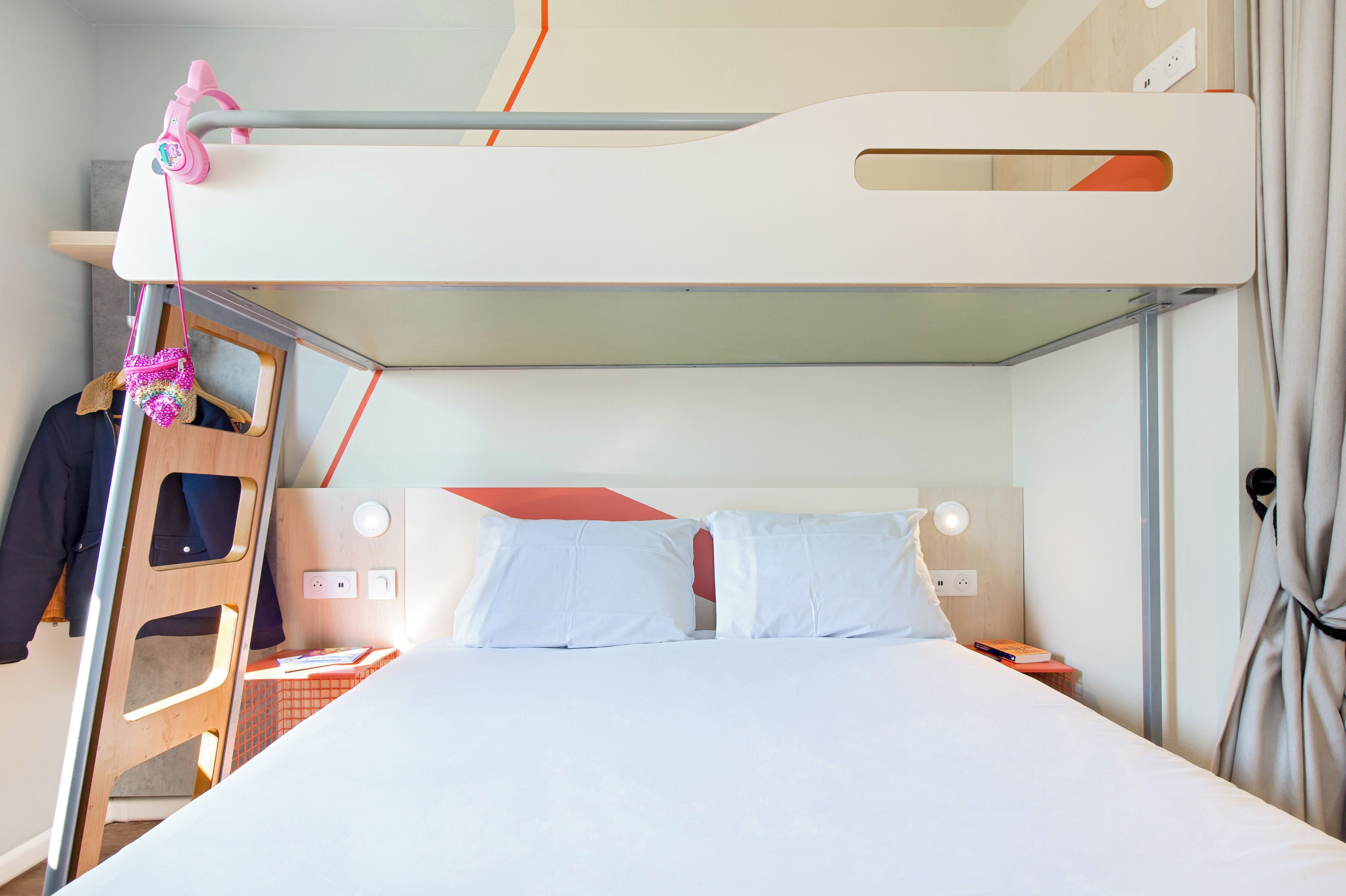 Triple Room, Multiple Beds | In-room safe, soundproofing, free cribs/infant beds, free WiFi
