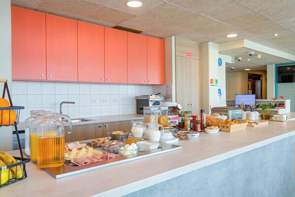 Daily buffet breakfast (EUR 8.9 per person)