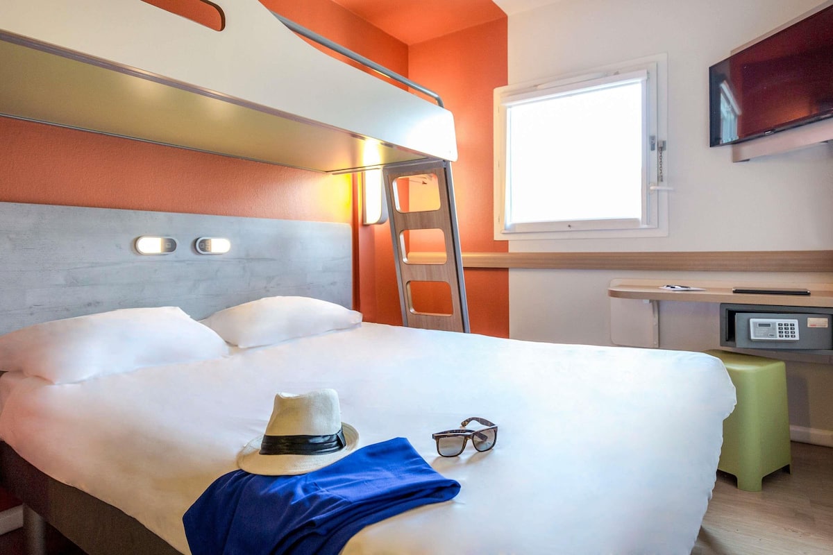 Habitació triple, diversos llits | Caixa forta a l'habitació i habitacions insonoritzades