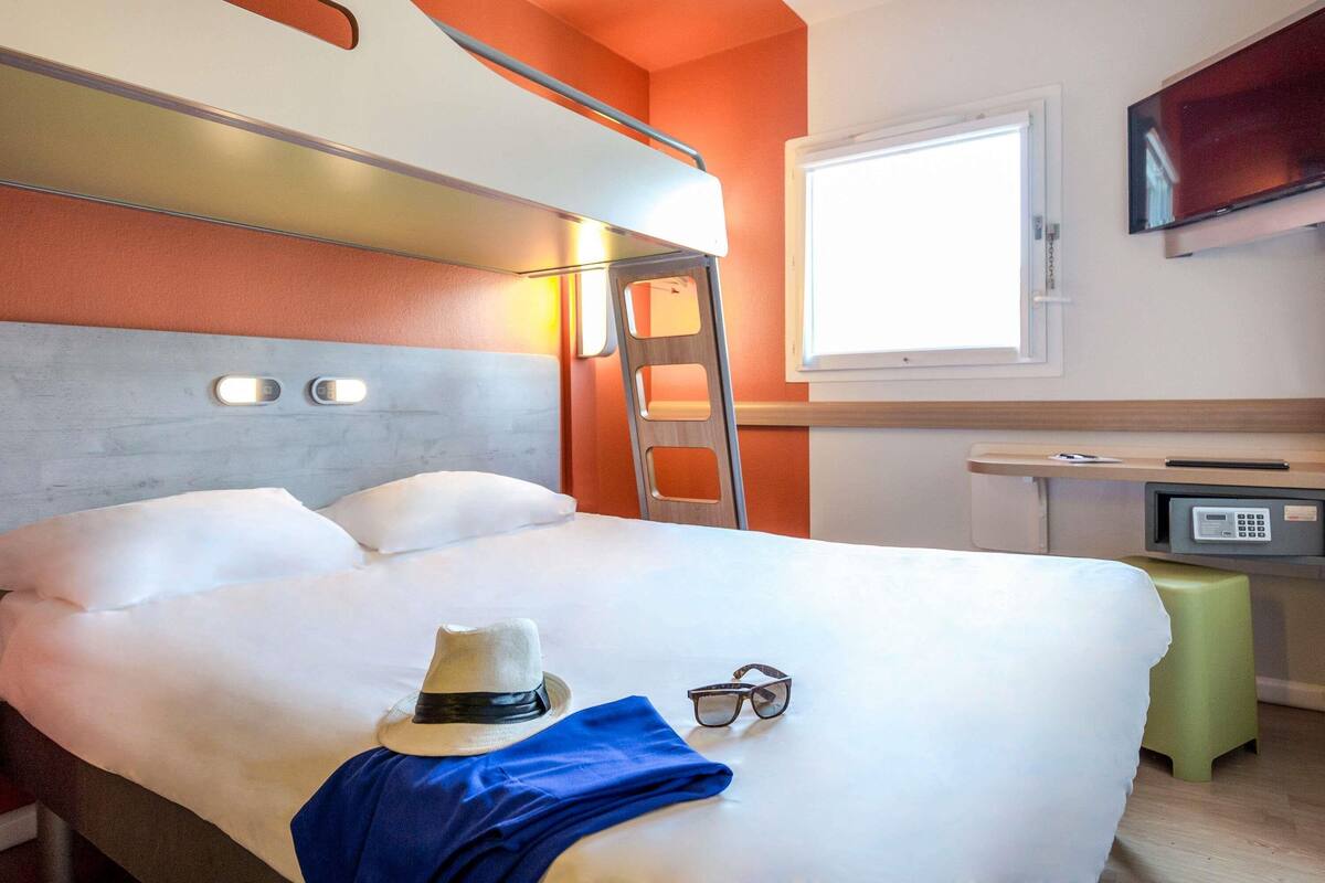 Dreibettzimmer, Mehrere Betten | Zimmersafe, schallisolierte Zimmer, kostenlose Babybetten