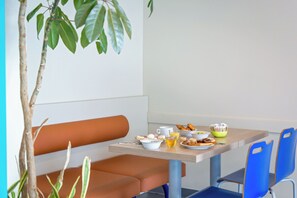 Petit déjeuner buffet servi tous les jours en supplément