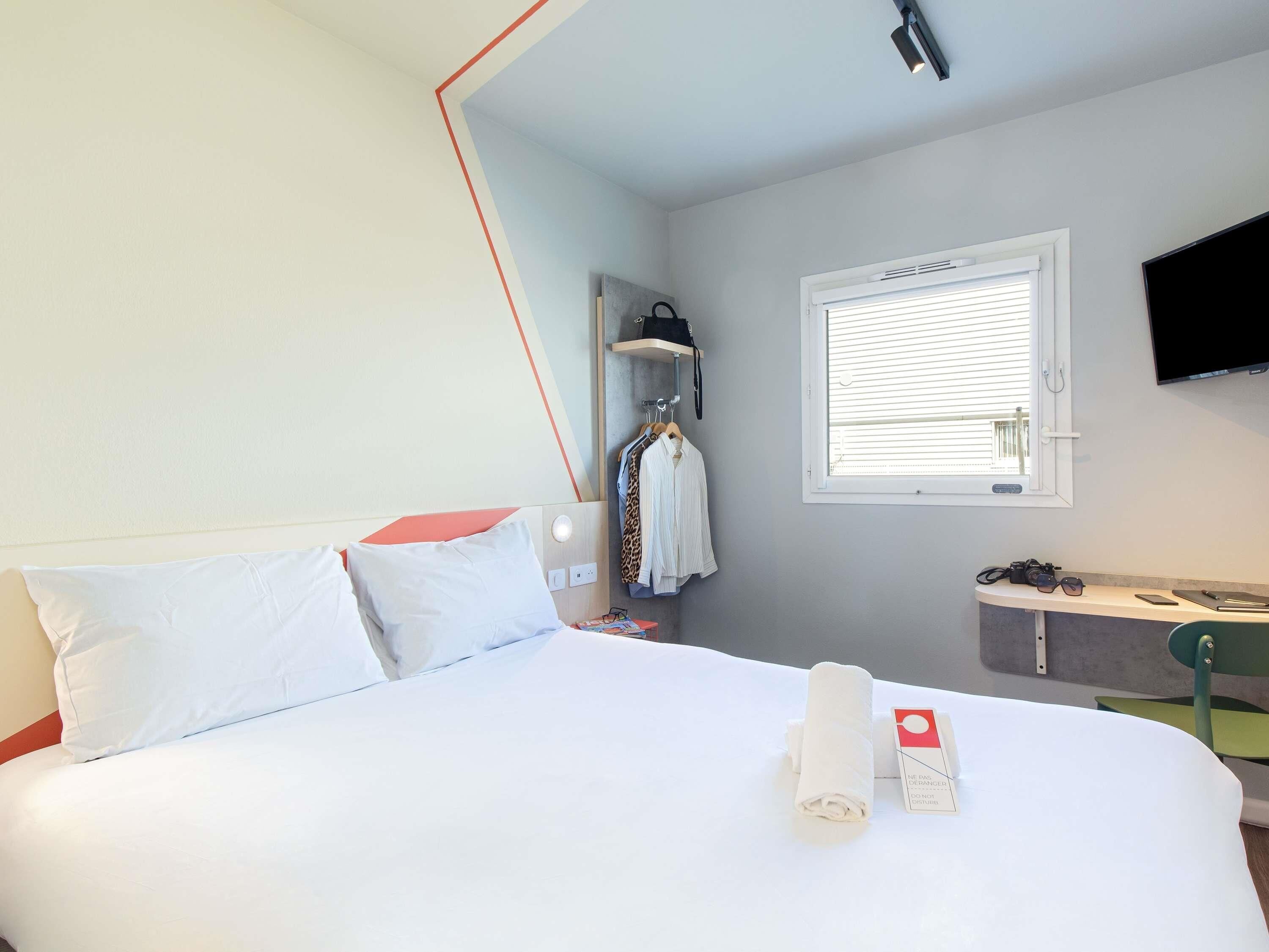 Kahden hengen huone | Tallelokero huoneessa, äänieristys, ilmaiset vauvansängyt