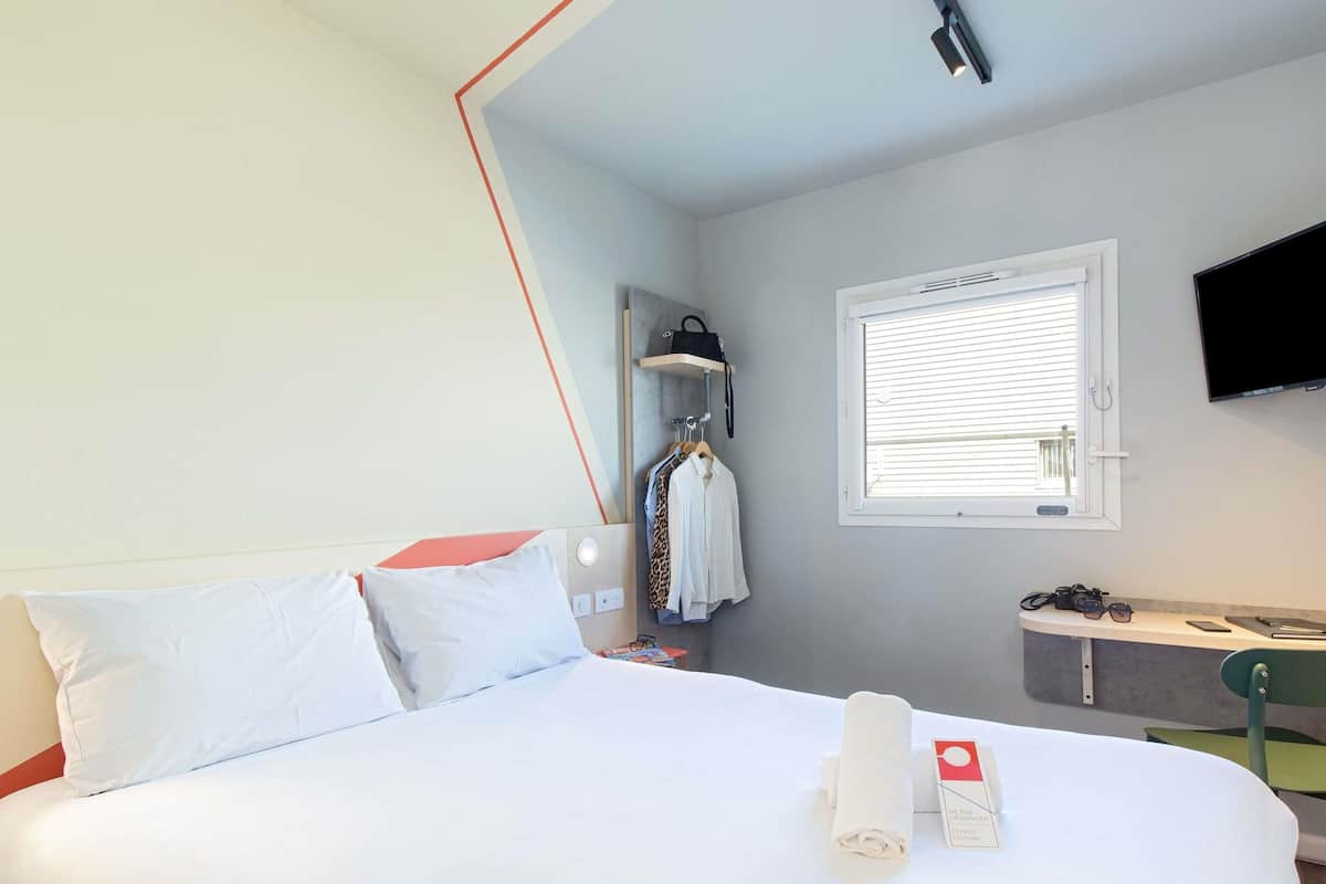 Double Room | In-room safe, soundproofing, free cribs/infant beds, free WiFi