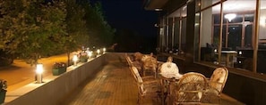Outdoor dining - Thermo Vital Otel (Termal)