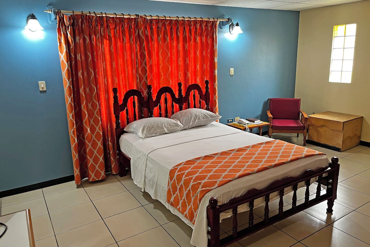 Economy Double or Twin Room | In-room safe, desk, iron/ironing board, free WiFi