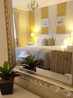 客房内保险箱、熨斗/熨衣板、收费 WiFi