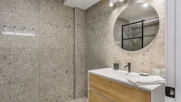 Apartment, 2 Bedrooms (P301) | Bathroom | Shower, free toiletries, hair dryer, towels