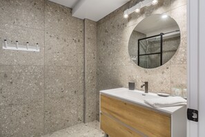 Apartment, 2 Bedrooms (P301) | Bathroom