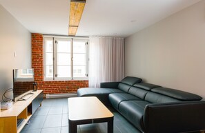 Apartment, 1 Schlafzimmer (P102) | Wohnzimmer | 45-Zoll-Flachbildfernseher mit Kabelempfang, Fernseher
