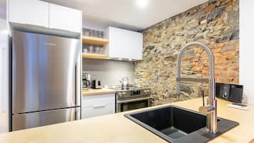 Apartment, 2 Bedrooms (P201) | Private kitchen | Full-size fridge, microwave, oven, stovetop