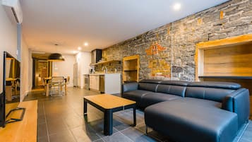 1 bedroom, iron/ironing board, travel cot, free WiFi