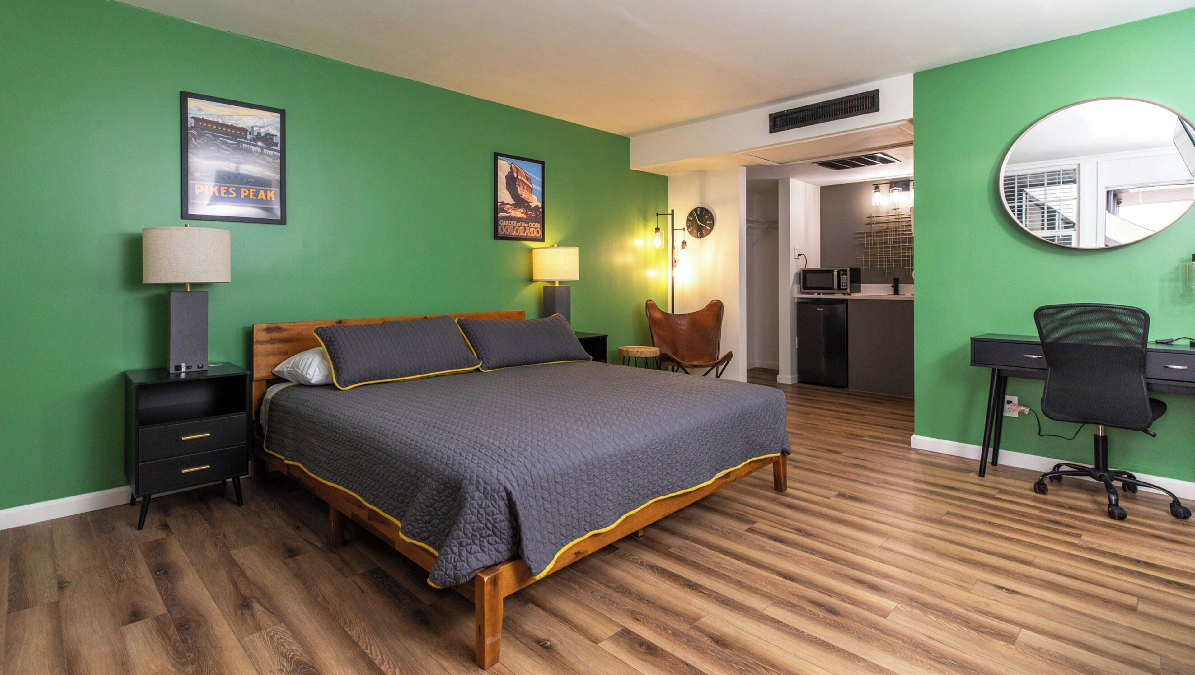 Chambre Prestige double, 1 très grand lit, non-fumeur, réfrigérateur et four à micro-ondes | Bureau, espace de travail pour ordinateurs portables