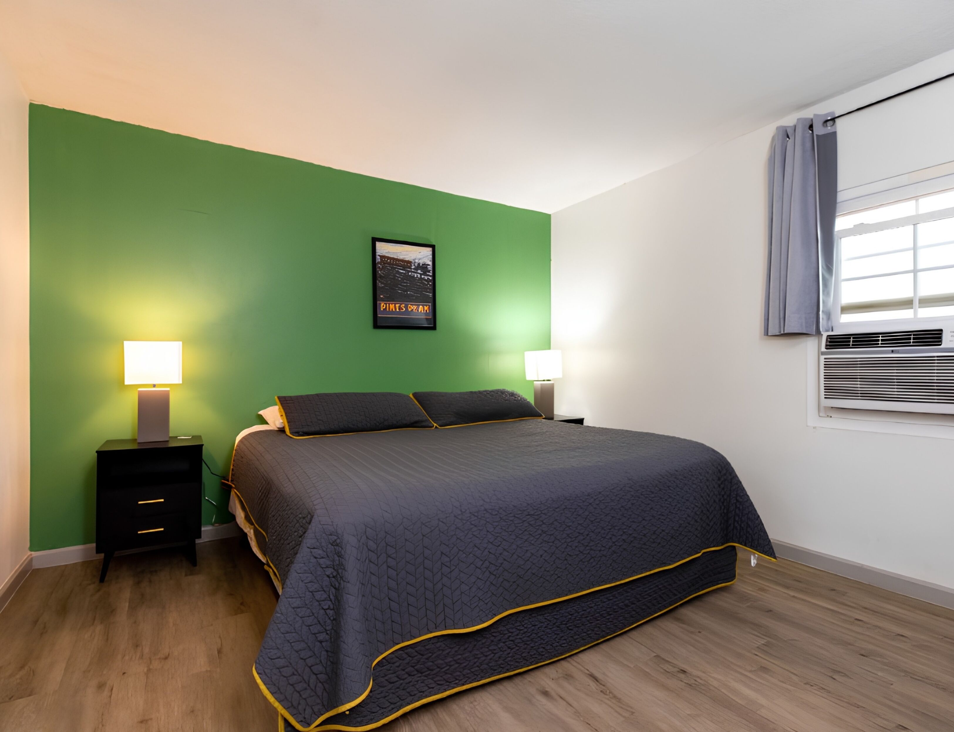 Suite de base | Bureau, espace de travail pour ordinateurs portables