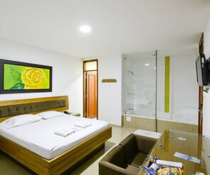 Superior Room | Minibar, free WiFi - Monarca (Itagui)