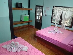 迷你吧、办公桌、免费 WiFi