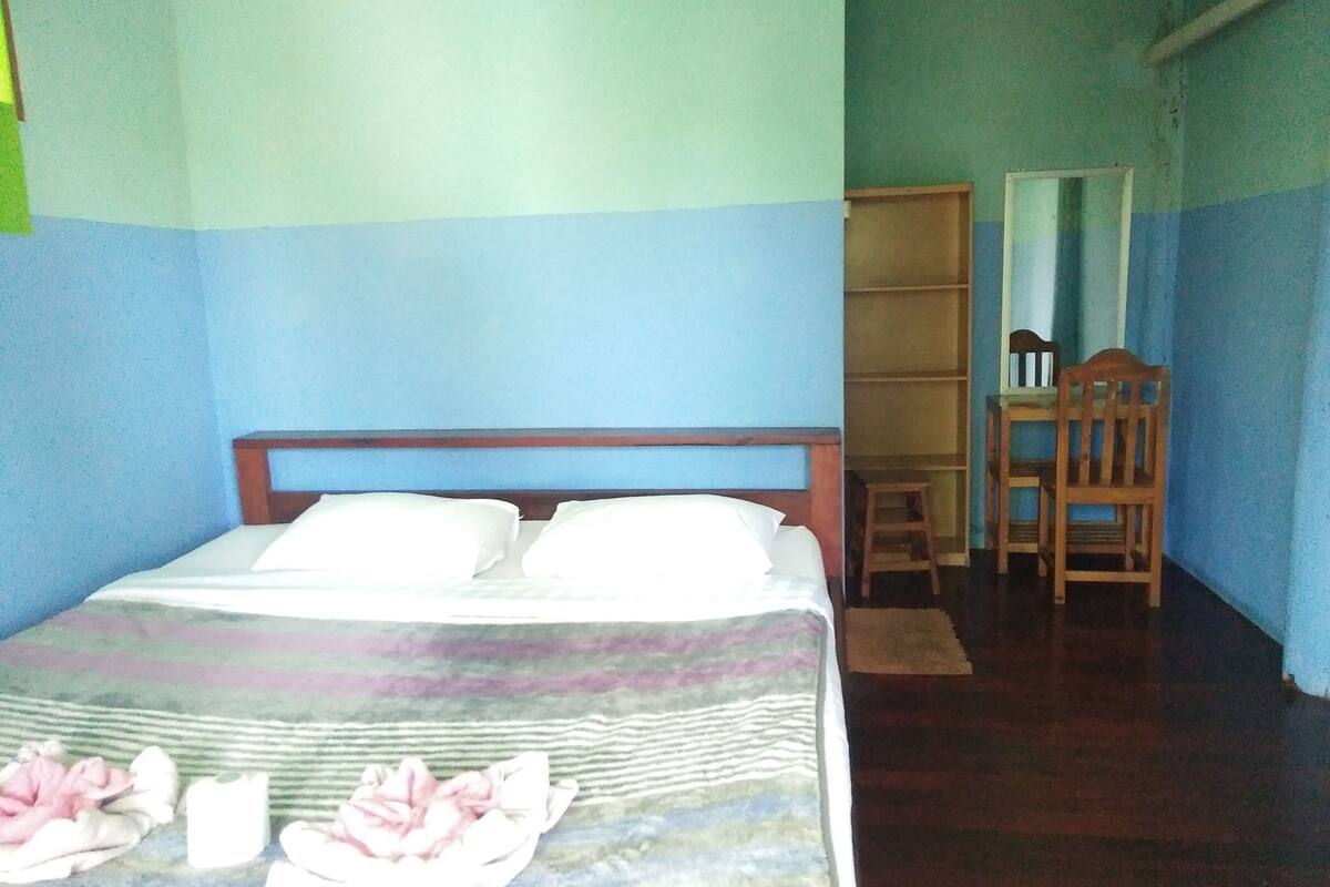 Kamar Double Standar | Minibar, meja kerja, dan Wi-Fi gratis
