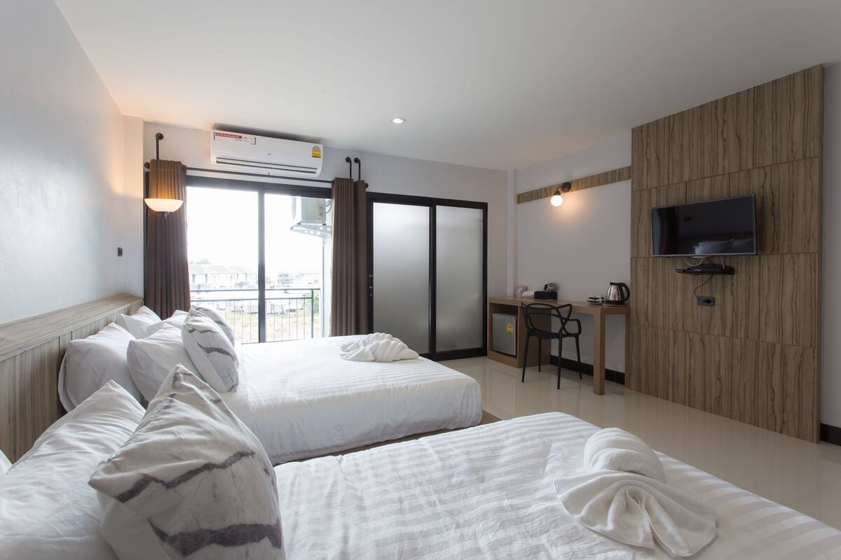 triple room | in-room safe, desk, soundproofing, free wifi