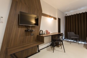 Una televisión de pantalla plana