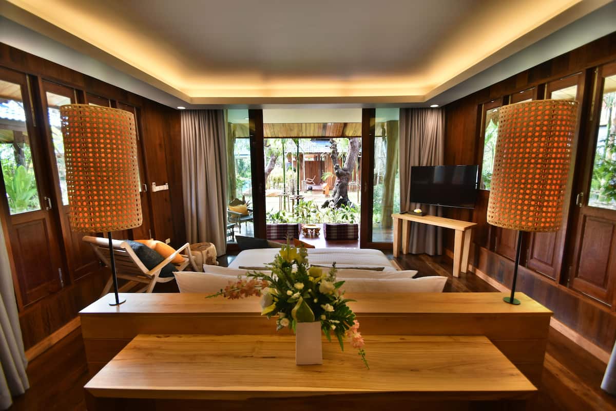 Deluxe Villa, Pool View | Comodidades do quarto