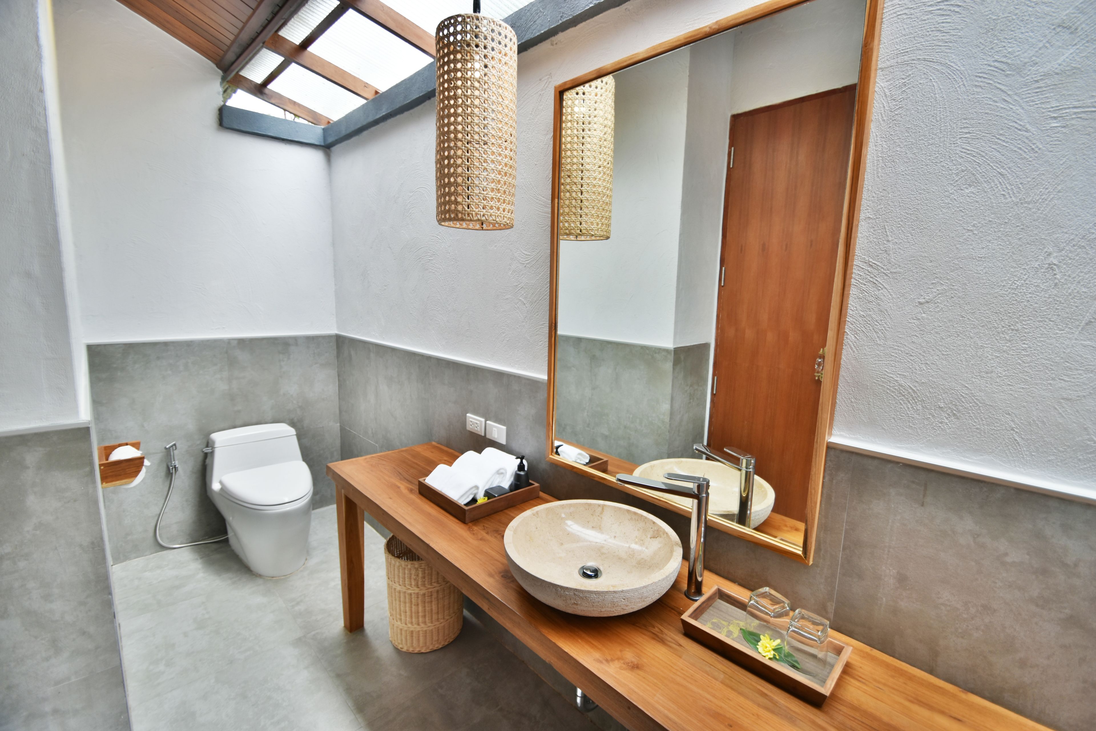 superior villa, canal view | bathroom sink