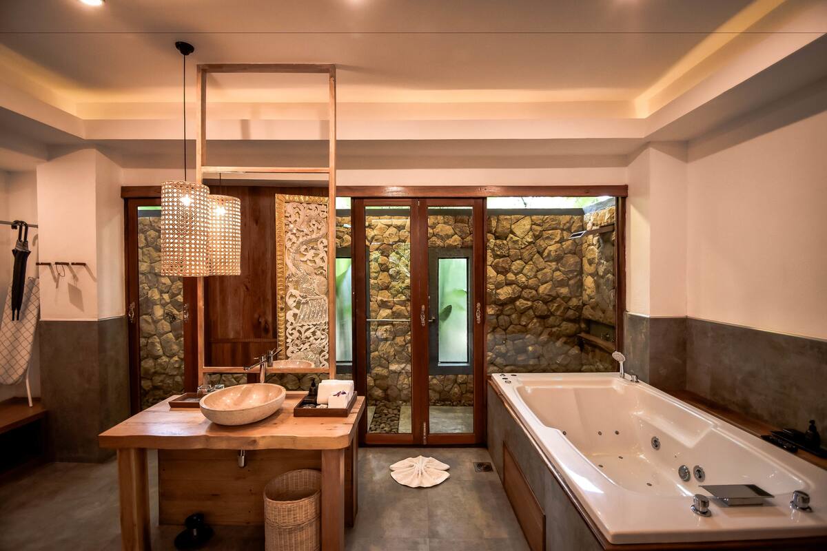 deluxe villa, garden view | bathroom | free toiletries, hair dryer, slippers, towels