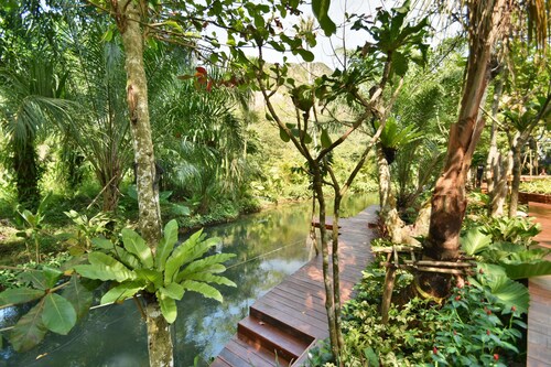 The Nine Thipthara Klongson Resort