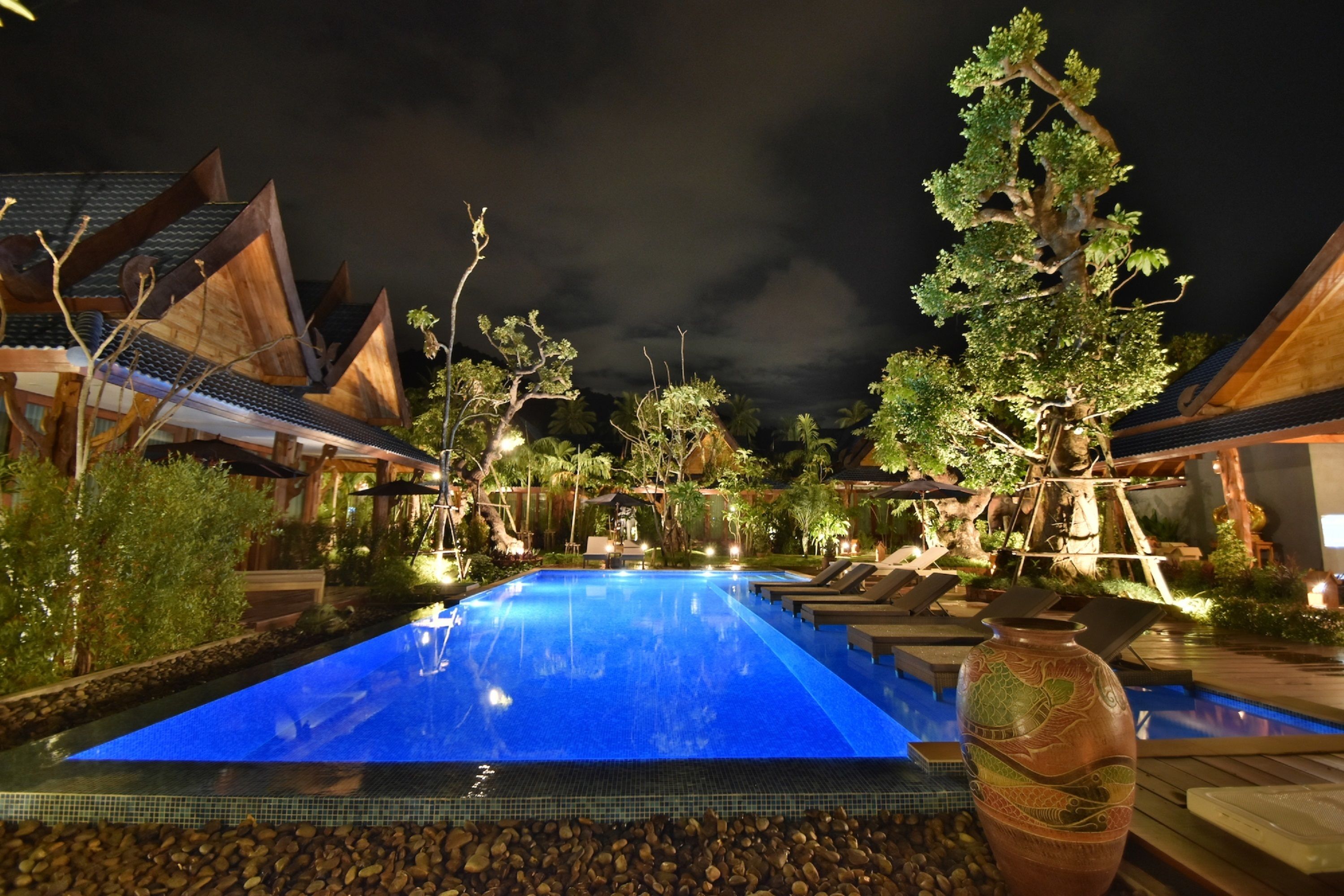 outdoor pool, open 9:00 am to 8:00 pm, pool loungers