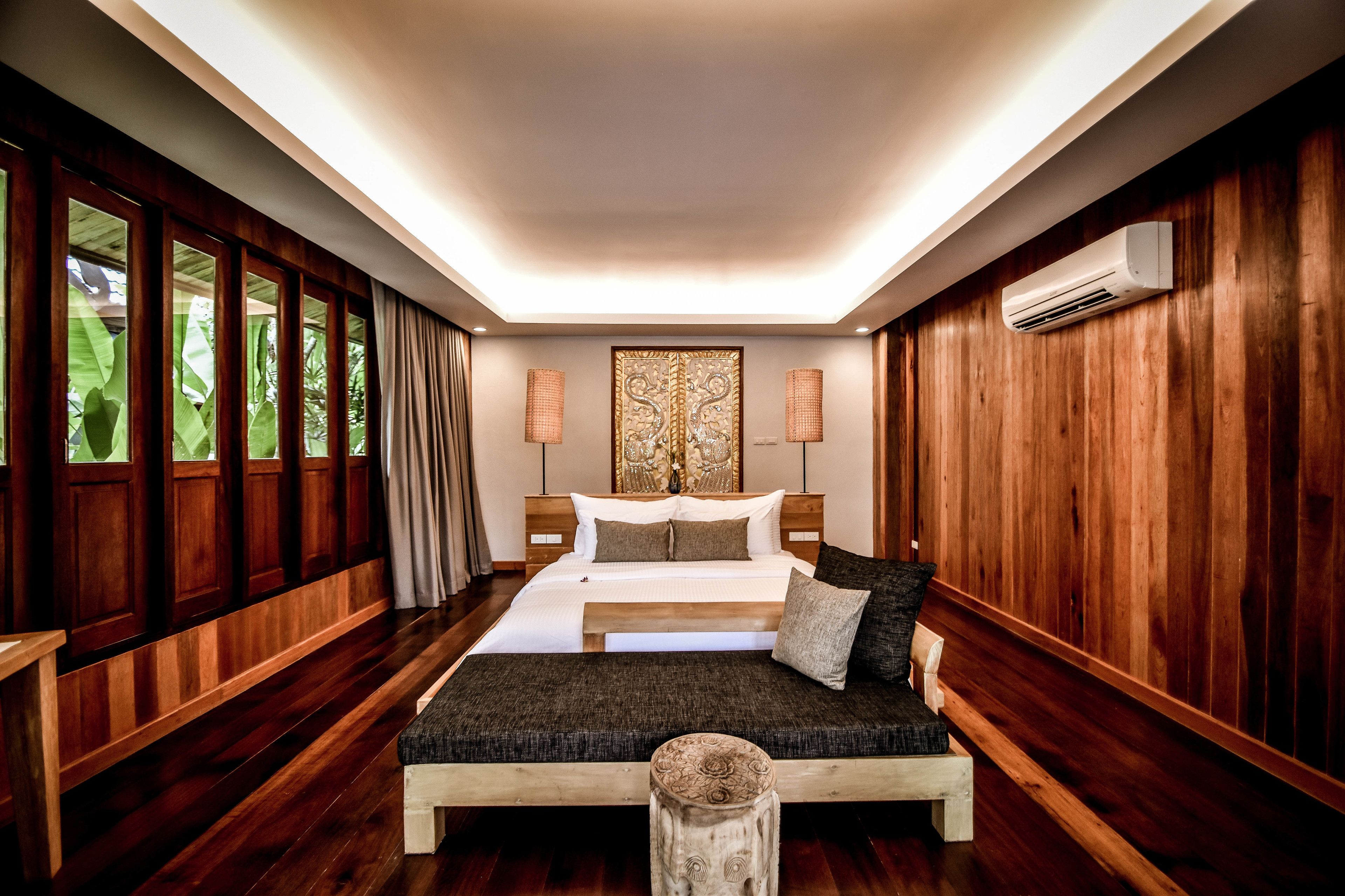 deluxe villa, 1 king bed, pool access | 1 bedroom, in-room safe, desk, blackout curtains